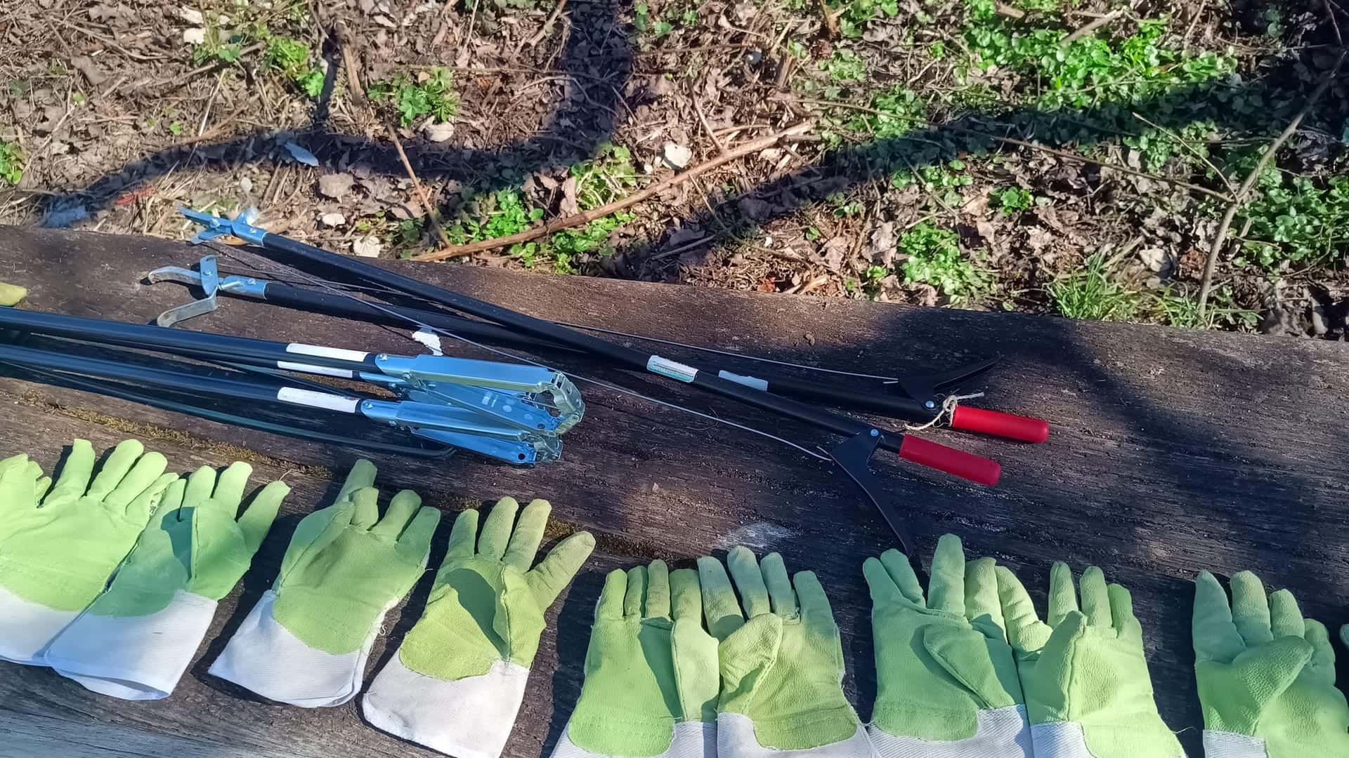 Dorfputzete 2026 - Müllgreifer und Handschuhe bereit zum Einsatz